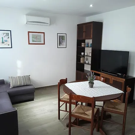 דירה With Parking Space Njivice, Krk - 22769 נייביצה
